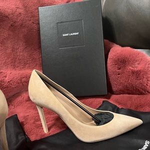 - YSL / Saint Laurent suede beige pumps.